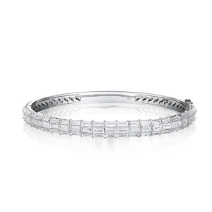 Baguette Diamond Bangle in 18KT Gold