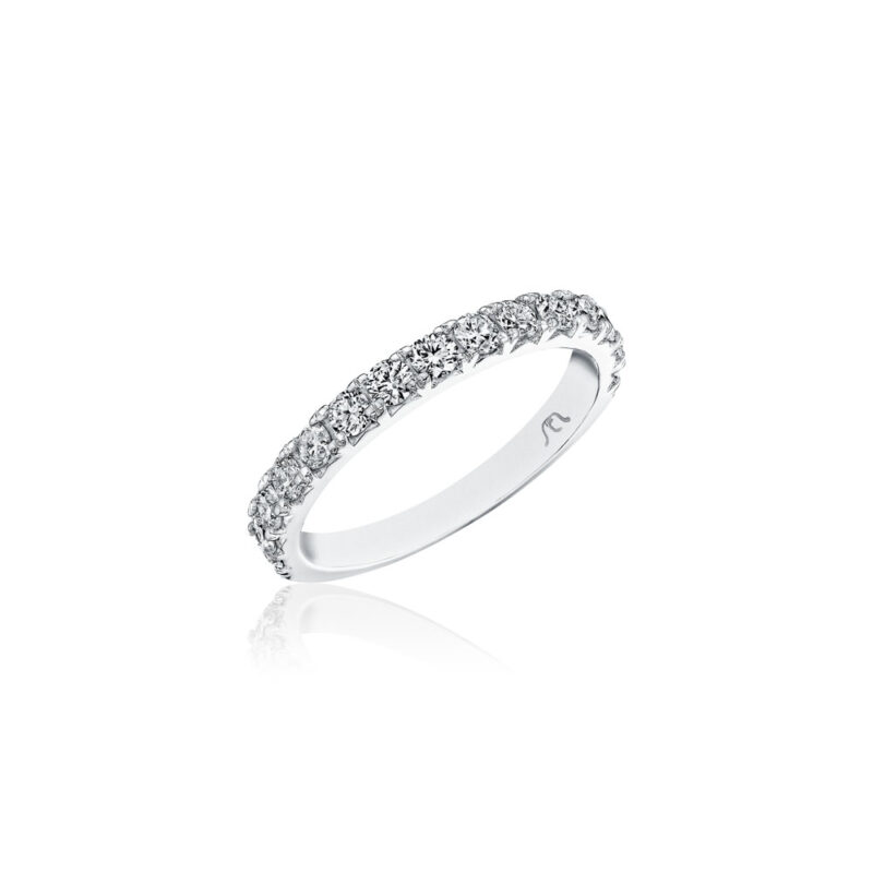 New York Dreams® Round Diamond Band
